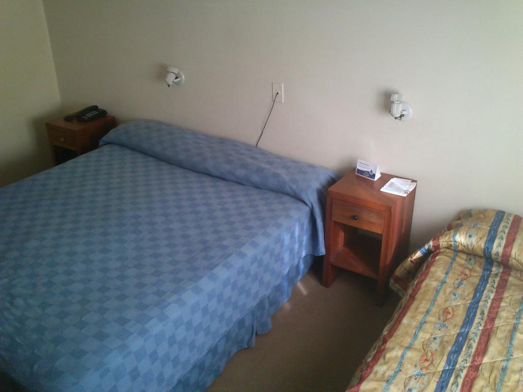 Hotel Puerta del Sol Mendoza Habitación foto
